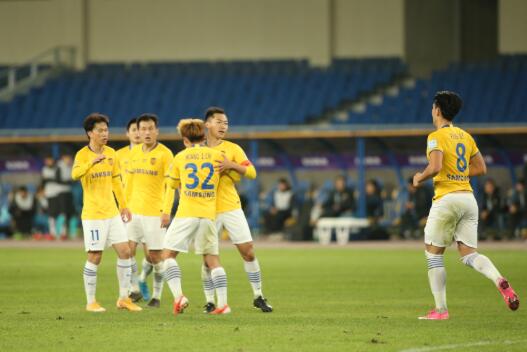 足协杯-江苏苏宁2-0昆山FC晋级四强 吴曦破门