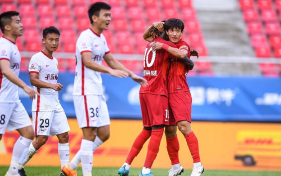 中超-上海海港2-1战胜河北队 奥斯卡复出恩迪亚耶空门不进