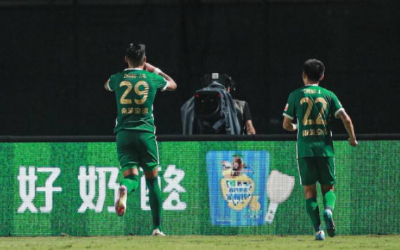 中超-浙江2-0战胜广州城 阿布力克木张佳祺5分钟2球