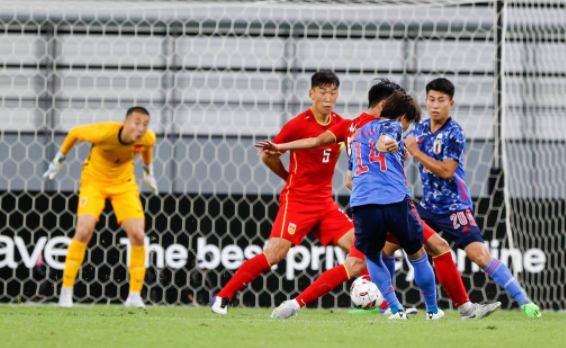 东亚杯-国足0-0战平日本 韩佳奇屡献扑救后防表现亮眼