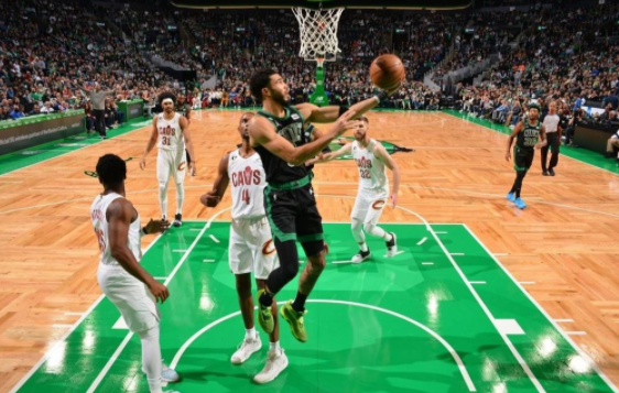 NBA-骑士大逆转加时132-123胜绿军 米切尔41分双探花64+15