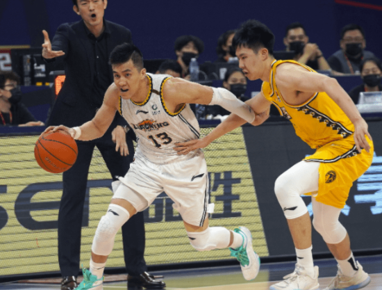 CBA-辽宁4人得分20+112-76大胜四川3连胜 郭艾伦21分赵继伟21+5 